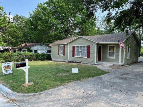 3800 Knox St, Fort Worth TX  76119-4819 exterior