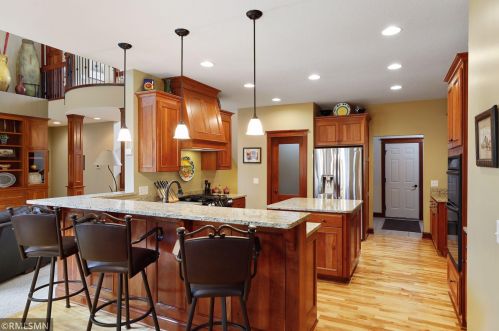 4766 Cumberland St, Saint Paul MN  55126-6061 exterior
