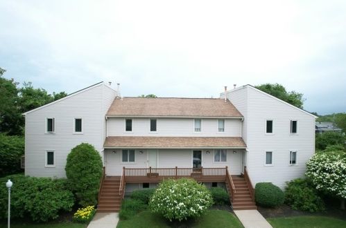 660 Point Judith Rd, South Kingstown, RI 02882-4530