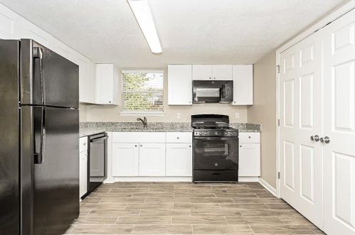 6837 Hiddenlake Dr, Rex GA  30273-2164 exterior