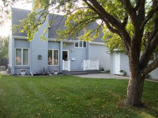 1735 Prairie Ln, Fargo, ND 58103-4741