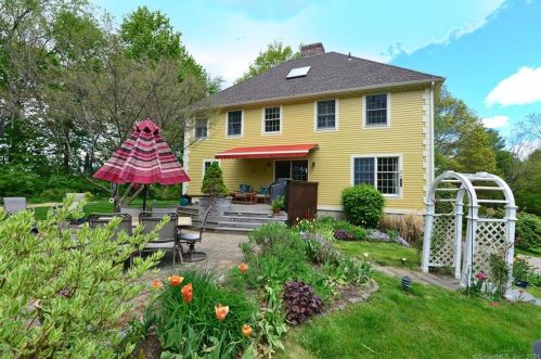38 Woodstock Rd, Pomfret Center, CT 06259-1228