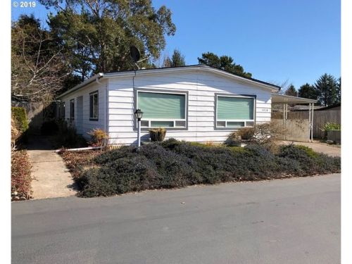 3328 Avery St, Newport, OR 97365-1501