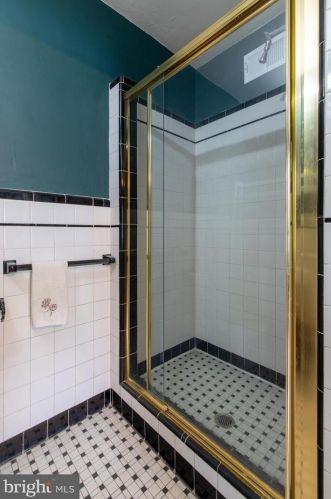 1517 Forest Glen Rd, Silver Spring MD 20910-1122 exterior