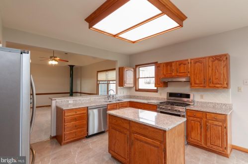 410 Wood End Ct, Charles Town WV  25414-5294 exterior