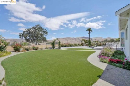 23 Kirkwood Ct, Concord CA  94521-1427 exterior