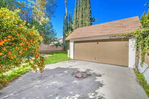 15751 Morrison St, Van Nuys CA  91436-1543 exterior