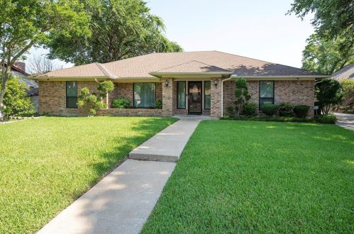 6121 Riviera Dr, Fort Worth, TX 76180-8005