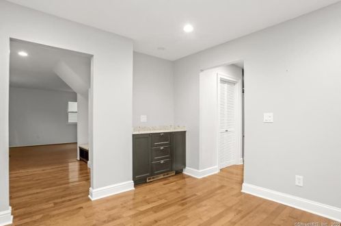 10 Harvann Rd, Norwalk CT  06850-1905 exterior