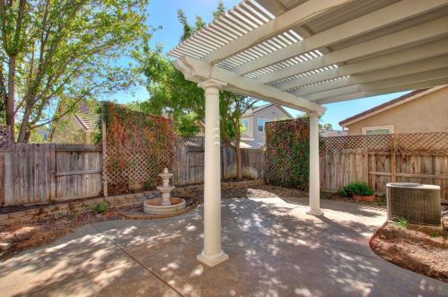 5616 Mingee Way, Elk Grove CA  95757-1647 exterior
