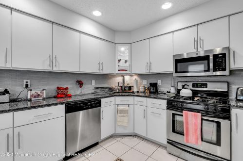 181 Old Orch Ln, Tinton Falls NJ 07712-2570 exterior