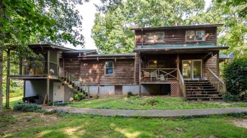 657 Ridge Ln, Lula, GA 30554-3615
