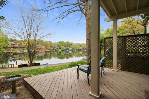 11173 Lake Chapel Ln, Herndon, VA 20191-4308