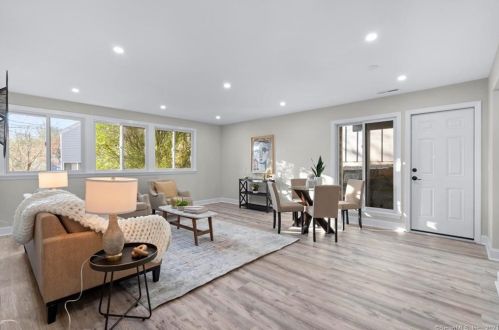 22 Rowayton Woods Dr, Norwalk, CT 06854-3930