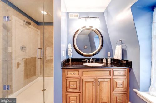 225 Gravers Ln, Philadelphia PA 19118-2802 exterior