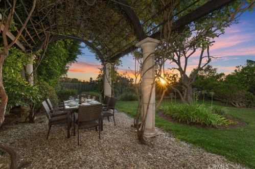 1 Charlotte, Irvine CA  92603-3448 exterior