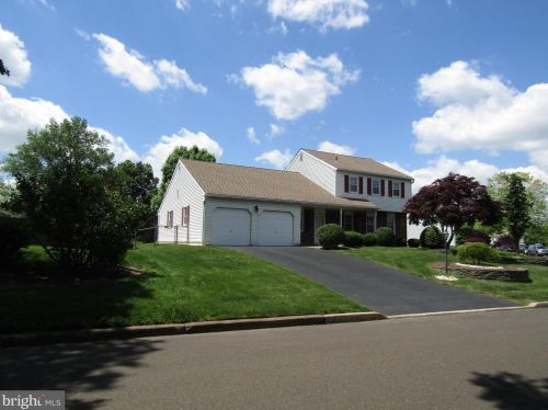 57 Sharon Dr, Southampton, PA 18954-1050
