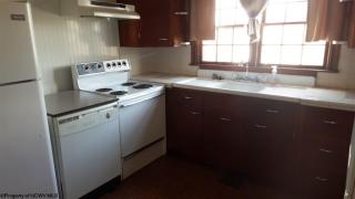 133 Camden Ave, Hodgesville WV  26201-2540 exterior