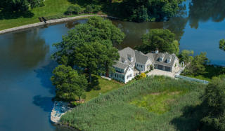 87 Goodwives River Rd, Tokeneke, CT 06820-5920