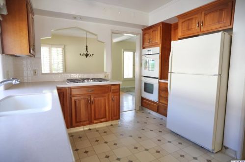 257 Cumberland Rd, Glendale CA  91202-1342 exterior