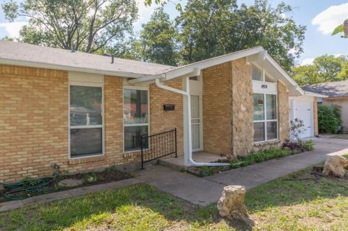 4924 Melinda Dr, Fort Worth TX  76119-7668 exterior