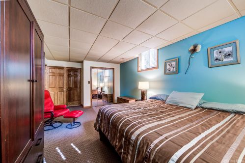 331 Ridgemoor Dr, Willowbrook IL  60527-5419 exterior