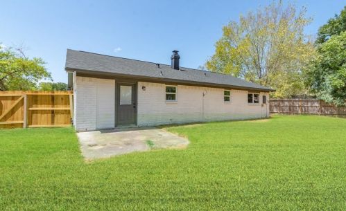 9813 Wren Ct, Conroe TX  77385-3729 exterior
