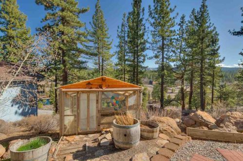 10156 Olympic Blvd, Truckee CA  96161-1743 exterior