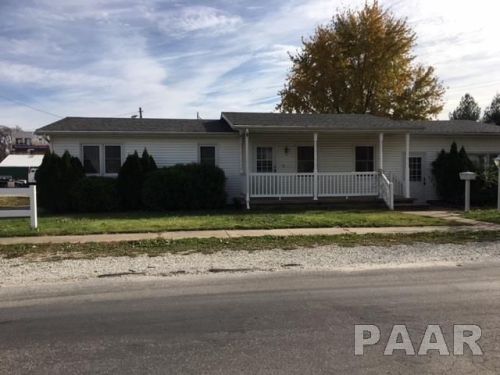 611 Maple St, Little America, IL 61542-1152