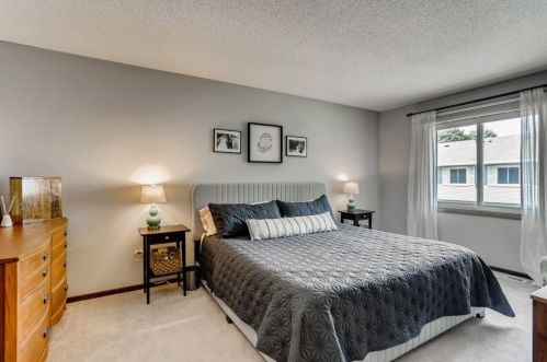 5977 Fernwood St, Saint Paul MN  55126-8463 exterior