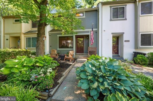 2383 Generation Dr, Herndon, VA 20191-3034