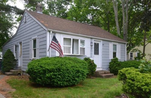 10 Largo Rd, Warwick, RI 02886-9618