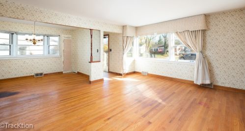 718 Deerpath Dr, Bannockburn, IL 60015-4163