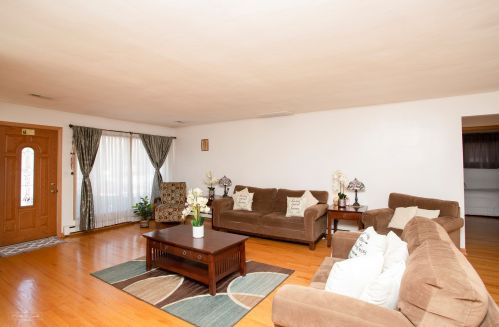 2417 Northmoor Ave, Waukegan, IL 60085-2527