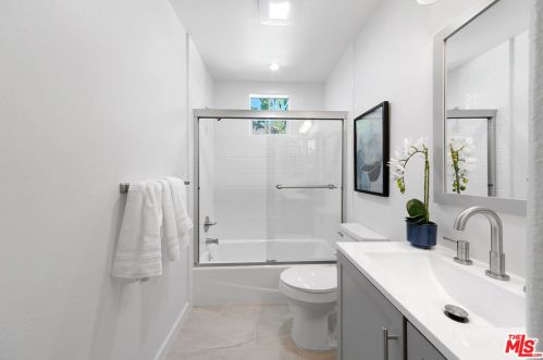 47 Del Carlo, Irvine CA  92606-8824 exterior