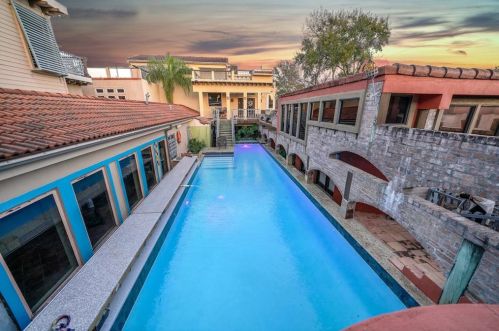 614 Pine Gully Rd, Taylor Lake Village TX  77586-1827 exterior