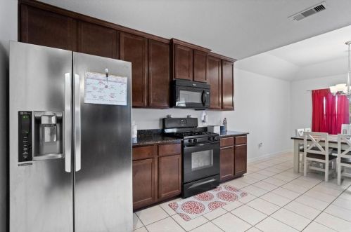 2022 Borthwick Ln, Conroe TX  77301-4320 exterior