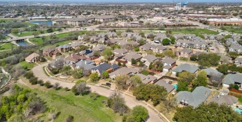 2033 Le Mans Dr, Carrollton TX 75006-4337 exterior