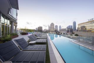 615 7th St, Austin TX  78701-3304 exterior