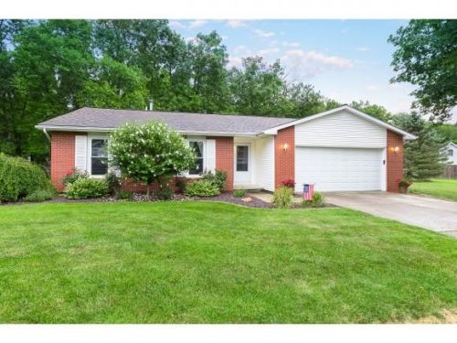 709 Timothy Cir, Charleston, IL 61920-4142