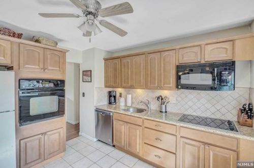 600 Baldwin St, Hackettstown NJ  07840-1427 exterior