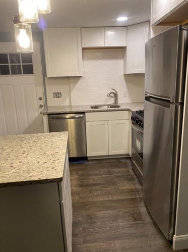 25 Rock St, Tiverton, RI 02878-1027