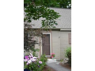 2 Lexington Ave, Kensington, NH 03833-4354