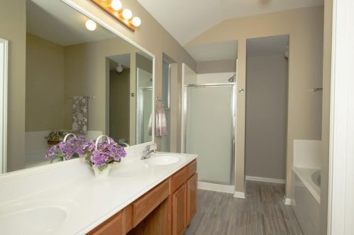 1612 Helmsley Dr, Richmond TX 77471-6137 exterior