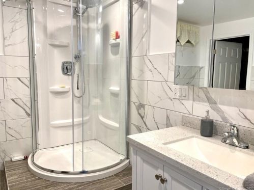276 Soundview Ave, Huntington CT  06484-2137 exterior