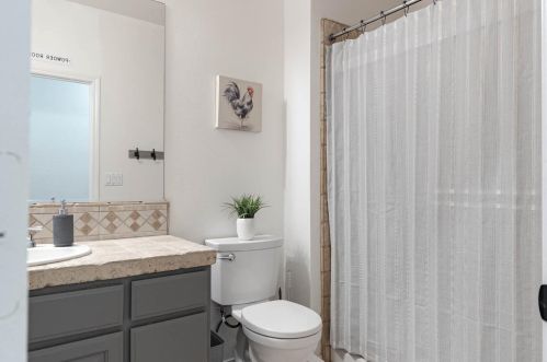 1483 Estrella Way, Turlock CA  95382-8633 exterior