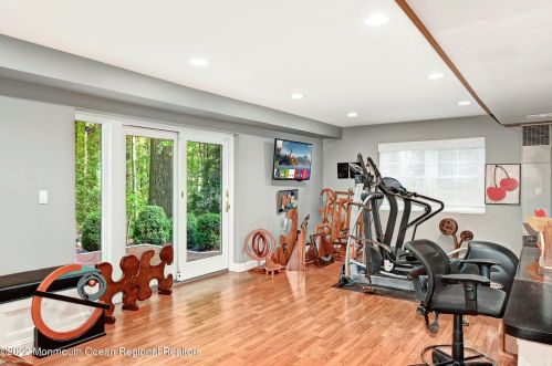 20 Fox Hill Rd, Middletown NJ 07748-2911 exterior