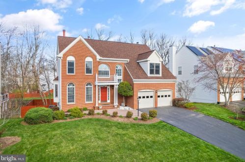 2414 Mill Heights Dr, Herndon, VA 20171-2982