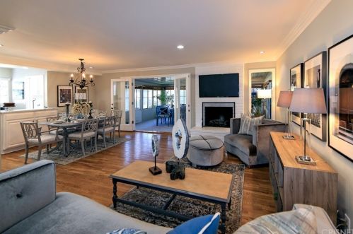 17233 Bullock St, Van Nuys, CA 91316-1437