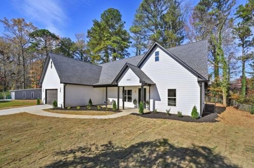5593 Whittondale Rd, Lithonia, GA 30058-5547